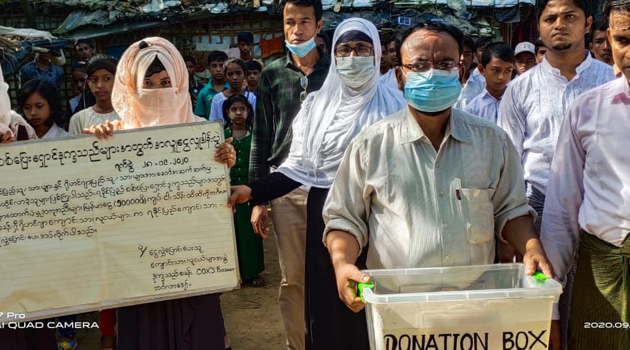 Rohingya Muslims raise funds for Buddhists displaced by Myanmar army (Rohingya-moslims zamelen geld in voor boeddhisten die zijn ontheemd door het leger van Myanmar)